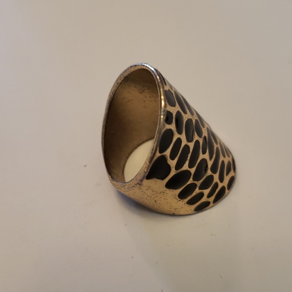 Ring - Picture 2 of 4